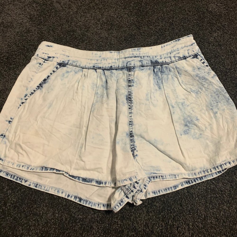 Light Wash Pull On Shorts